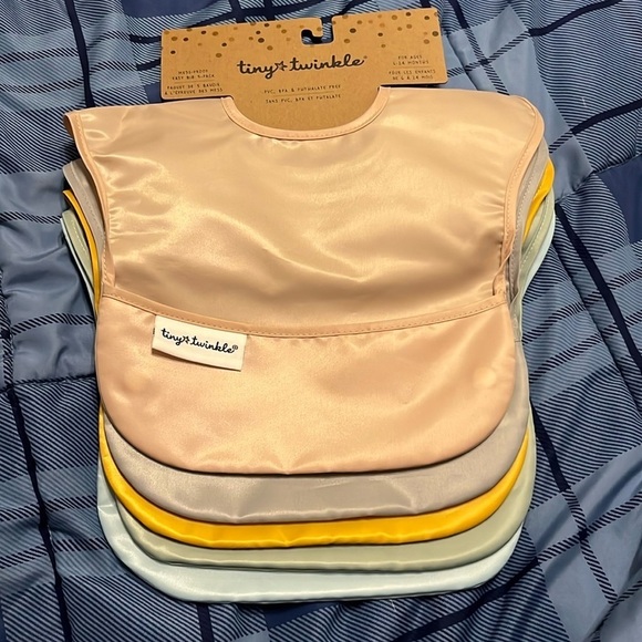 NWT Tiny Twinkle 5 pack of bibs 6-12 months - Picture 1 of 3